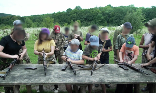 image: Her lærer barna å drepe russere: - Vi ser ikke på dem som folk